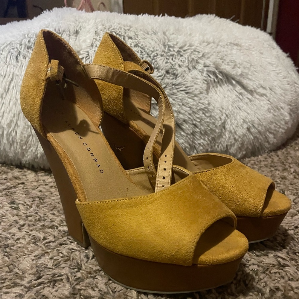 Yellow Lauren conrad wedges size 6